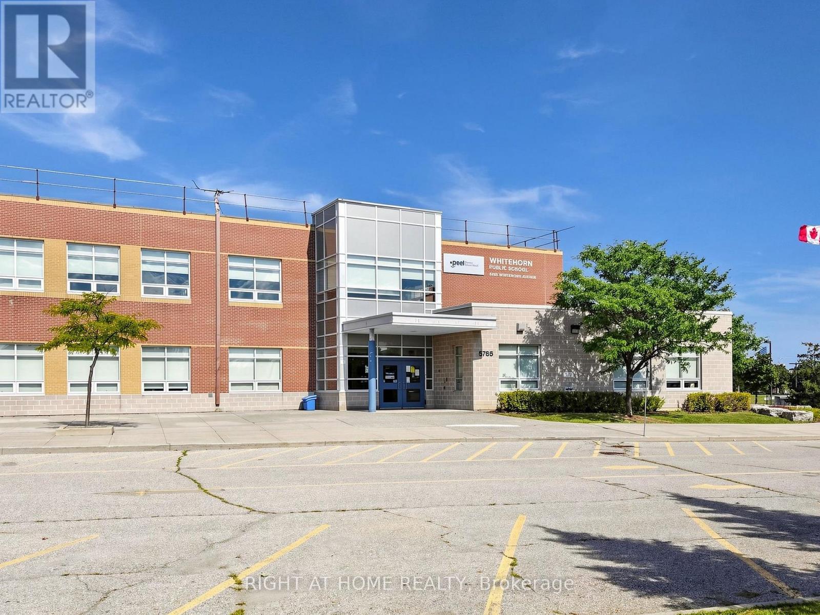 5817 Whitehorn Avenue, Mississauga, Ontario  L5V 2W6 - Photo 49 - W13720052