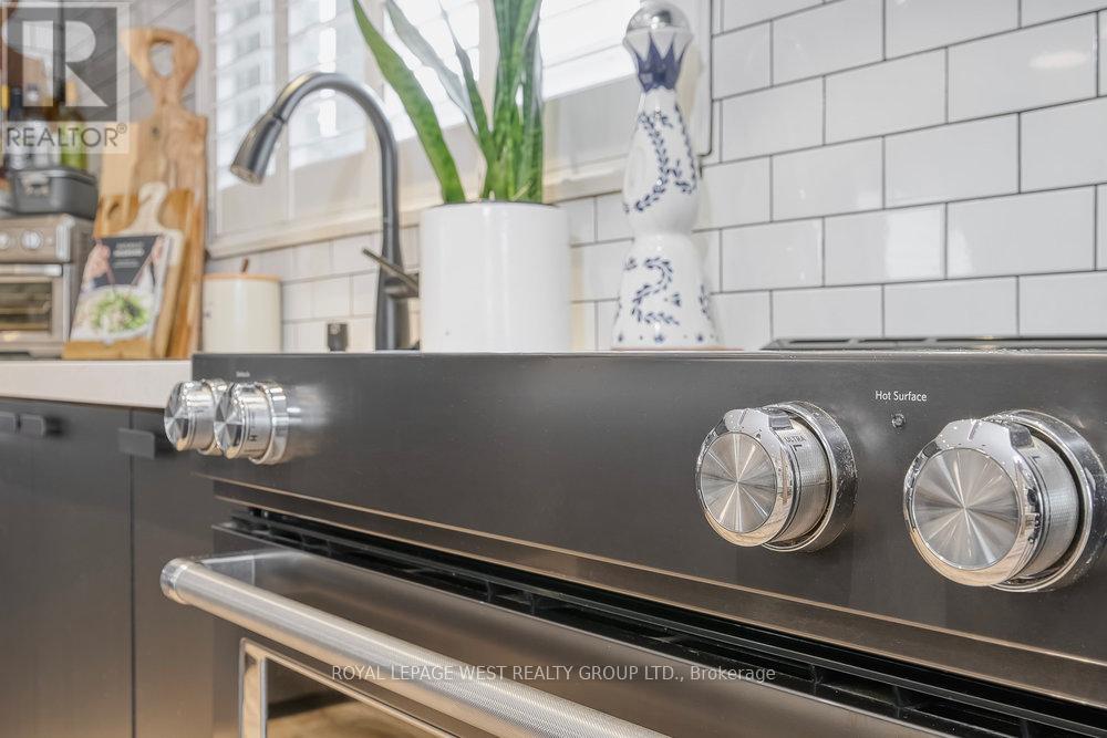 12 Leavenworth Crescent, Toronto, Ontario  M9C 1T4 - Photo 12 - W13720056