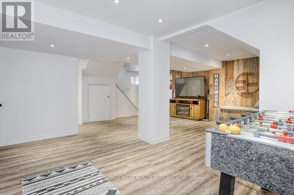12 Leavenworth Crescent, Toronto, Ontario  M9C 1T4 - Photo 25 - W13720056