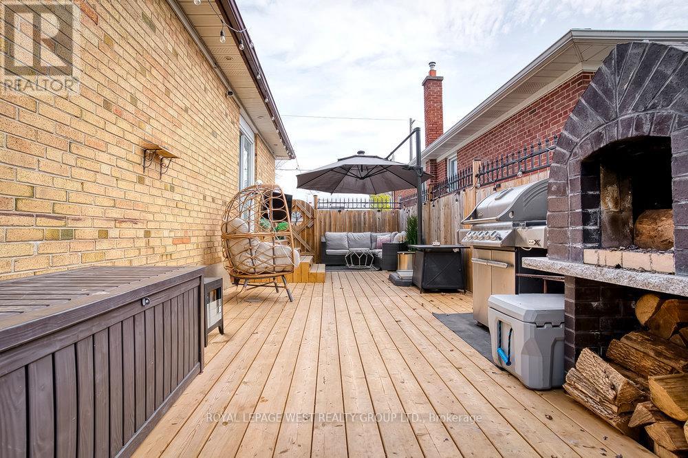 12 Leavenworth Crescent, Toronto, Ontario  M9C 1T4 - Photo 35 - W13720056