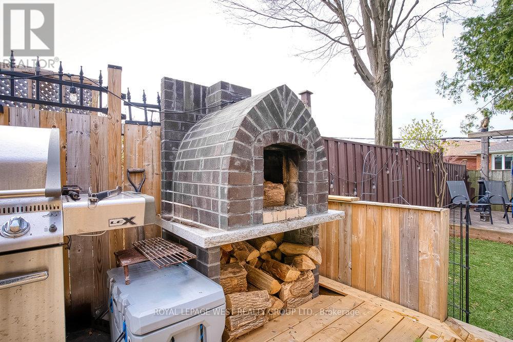12 Leavenworth Crescent, Toronto, Ontario  M9C 1T4 - Photo 37 - W13720056