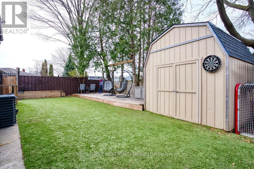 12 Leavenworth Crescent, Toronto, Ontario  M9C 1T4 - Photo 39 - W13720056