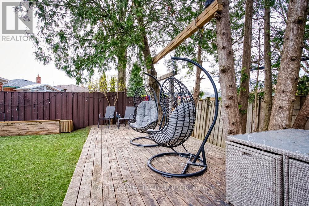 12 Leavenworth Crescent, Toronto, Ontario  M9C 1T4 - Photo 40 - W13720056