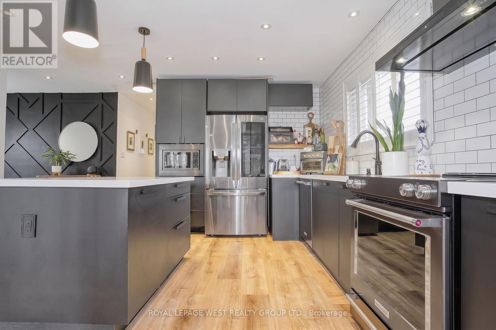 12 Leavenworth Crescent, Toronto, Ontario  M9C 1T4 - Photo 9 - W13720056