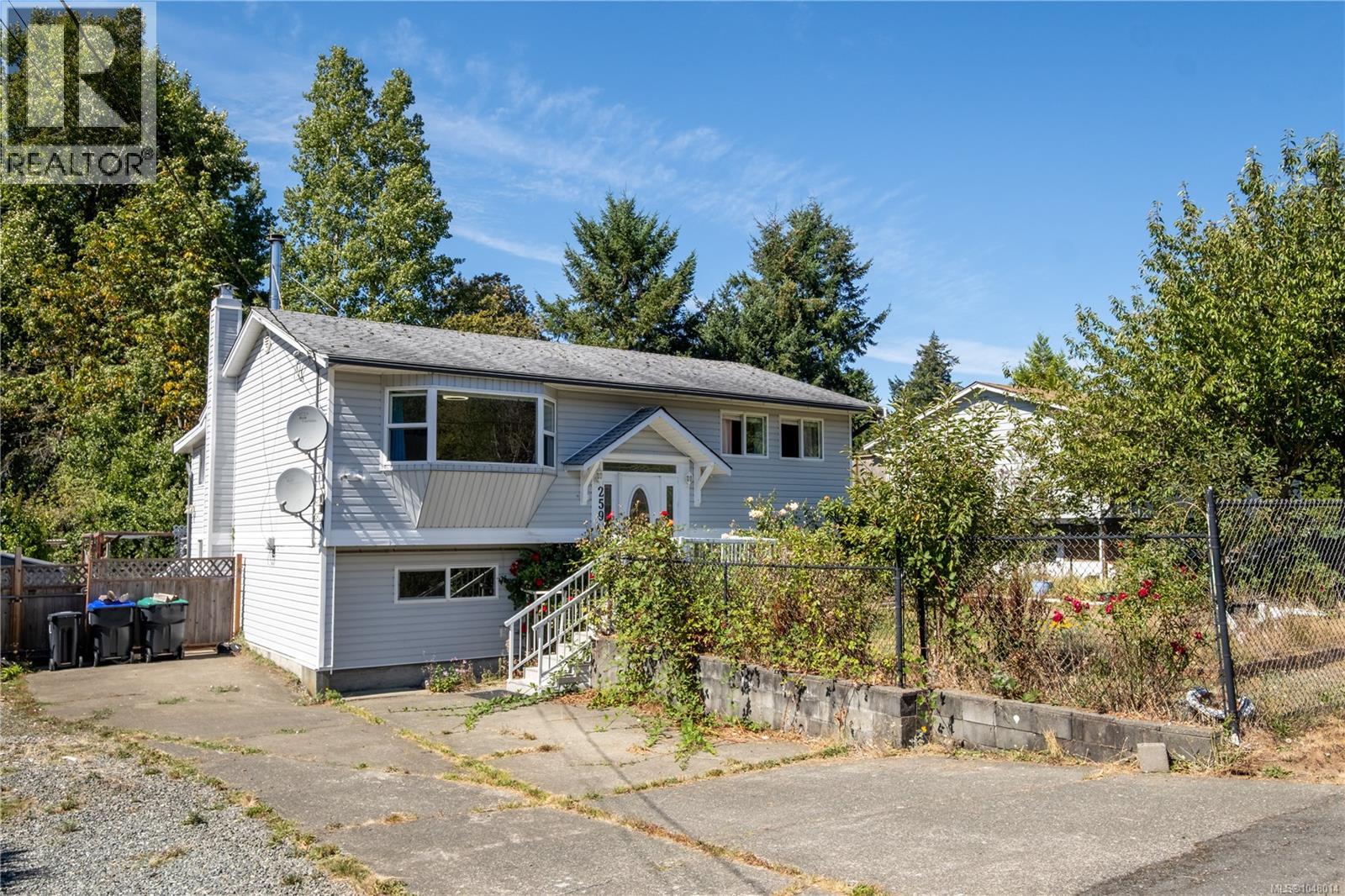 259 Denman St, Comox, British Columbia  V9M 3B5 - Photo 1 - 1048014