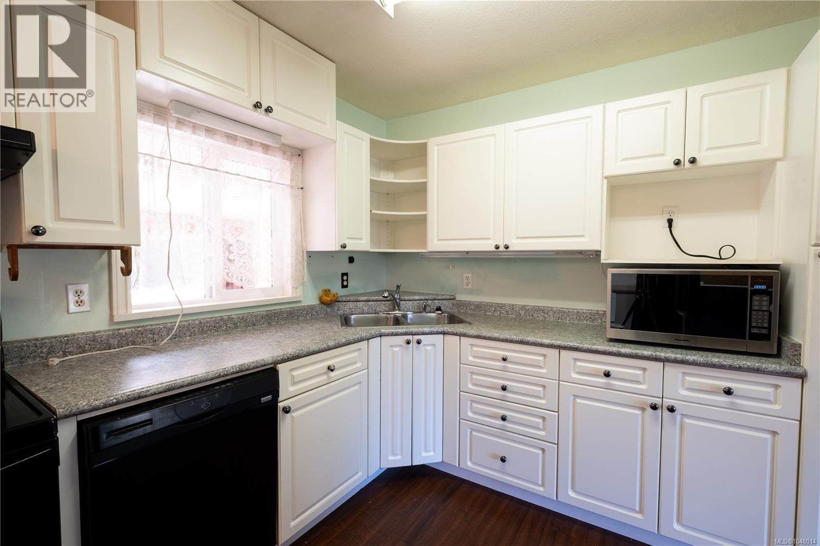 259 Denman St, Comox, British Columbia  V9M 3B5 - Photo 3 - 1048014