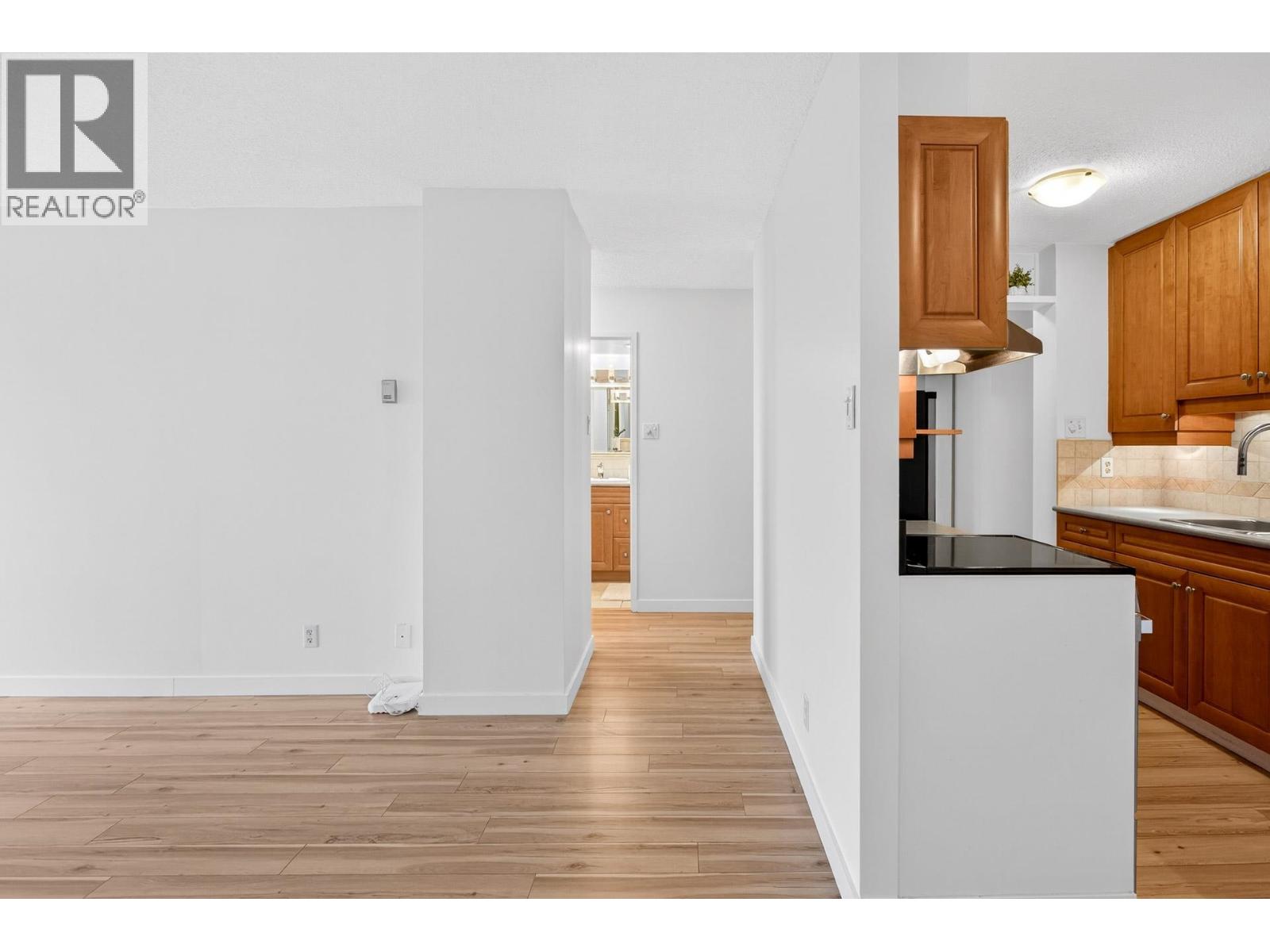 1306 2016 Fullerton Avenue, North Vancouver, British Columbia V7N 3E9 - Photo 6 - R3159416