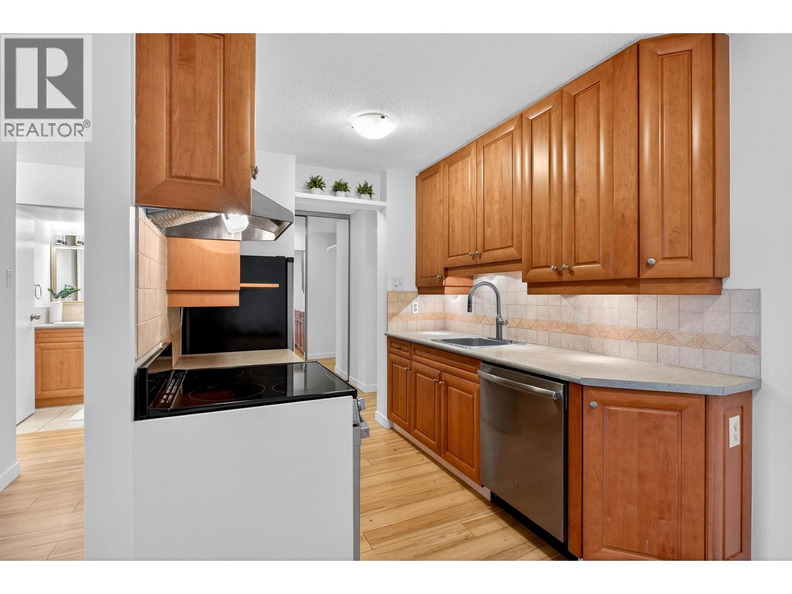 1306 2016 Fullerton Avenue, North Vancouver, British Columbia  V7N 3E9 - Photo 2 - R3159416