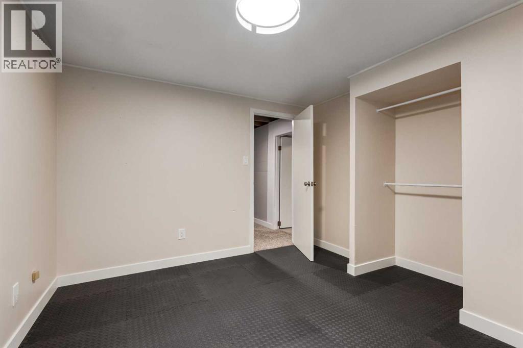 30 Hutton Place Sw, Calgary, Alberta  T2V 3B6 - Photo 24 - A2336909