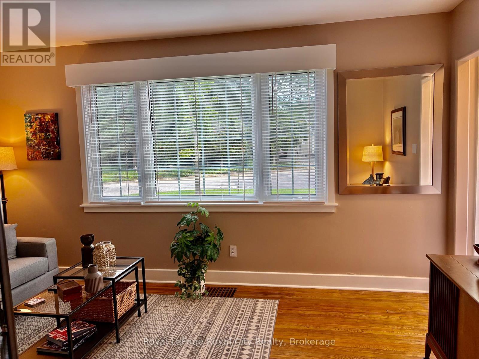 56 Winston Crescent, Guelph, Ontario  N1E 2K2 - Photo 4 - X13718900