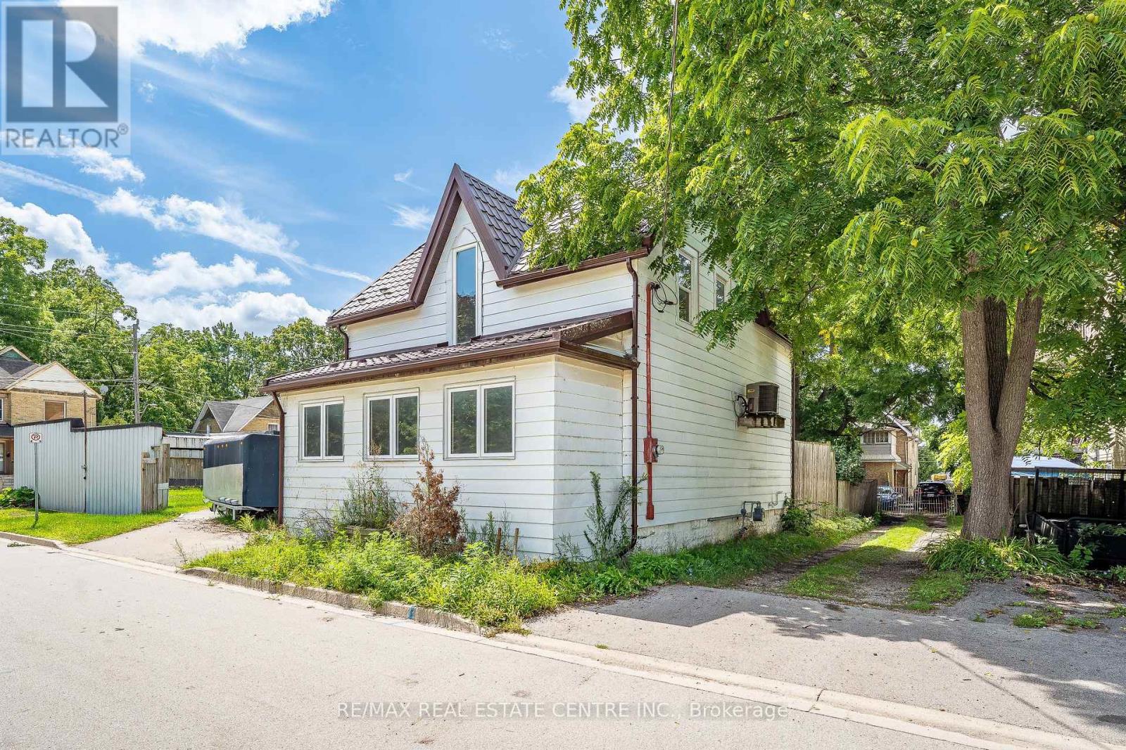 2 West Pearl Street, St. Thomas, Ontario  N5P 2N8 - Photo 2 - X13720074