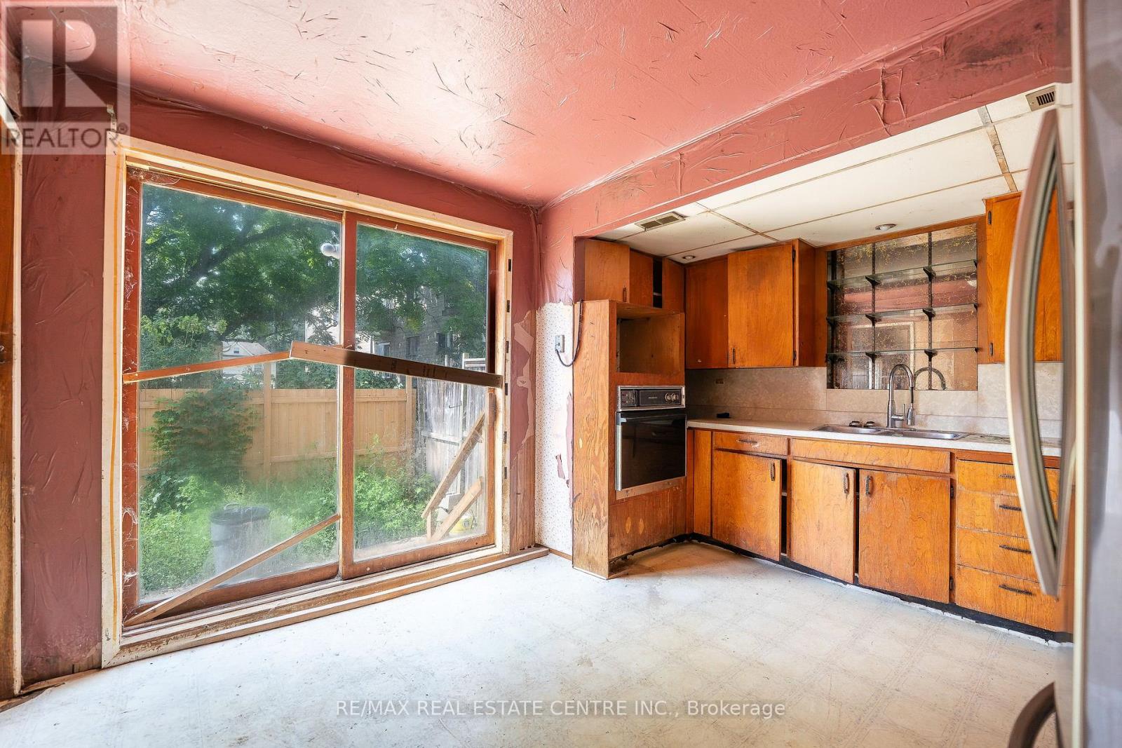 2 West Pearl Street, St. Thomas, Ontario  N5P 2N8 - Photo 6 - X13720074
