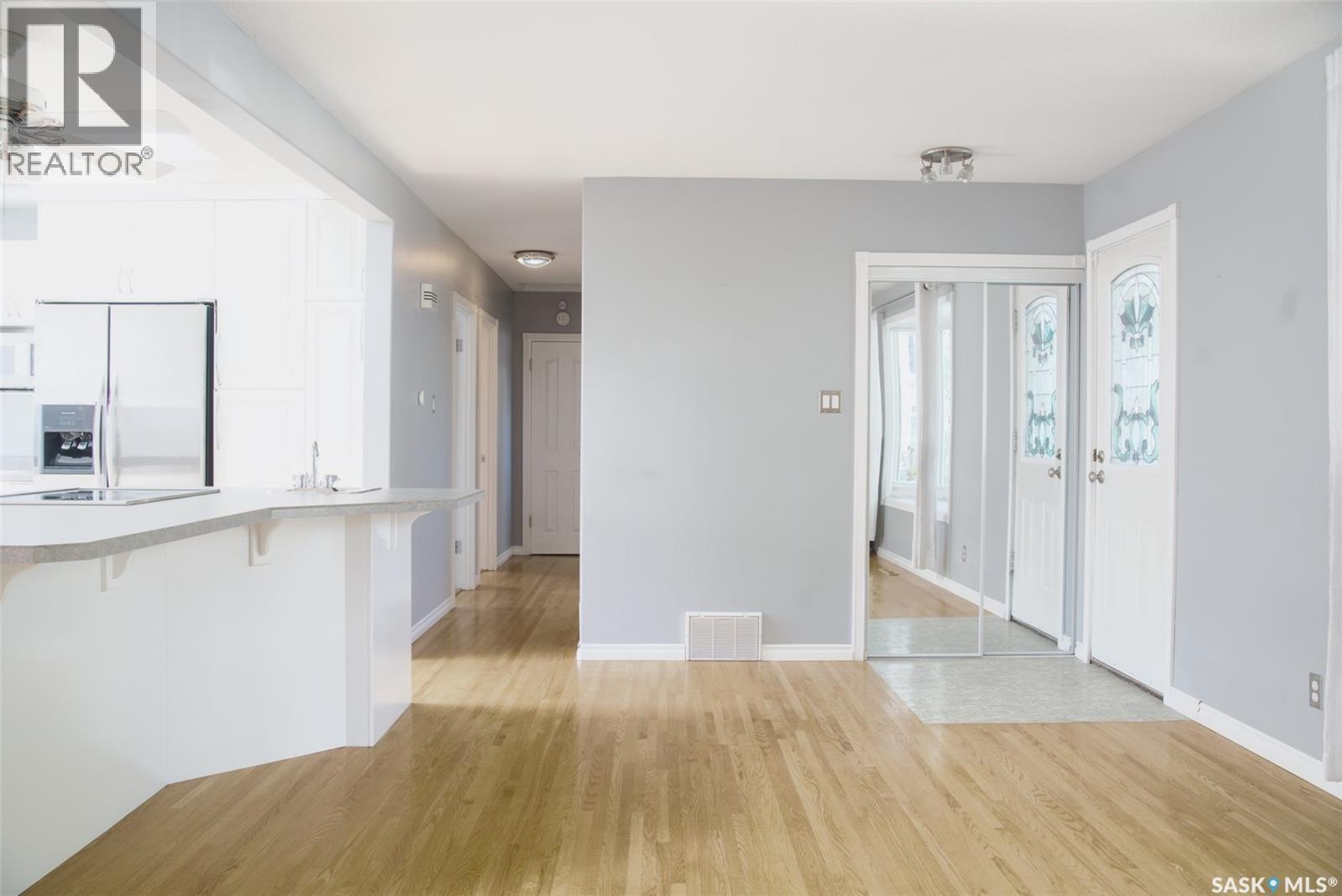 445 Winnipeg Avenue S, Saskatoon, Saskatchewan  S7M 3M6 - Photo 3 - SK046793