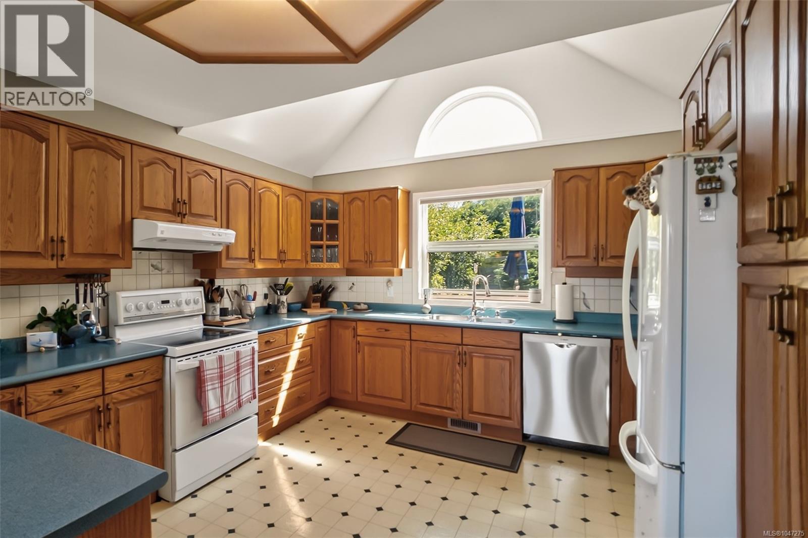 607 Pfeiffer Cres, Tofino, British Columbia  V0R 2Z0 - Photo 6 - 1047275