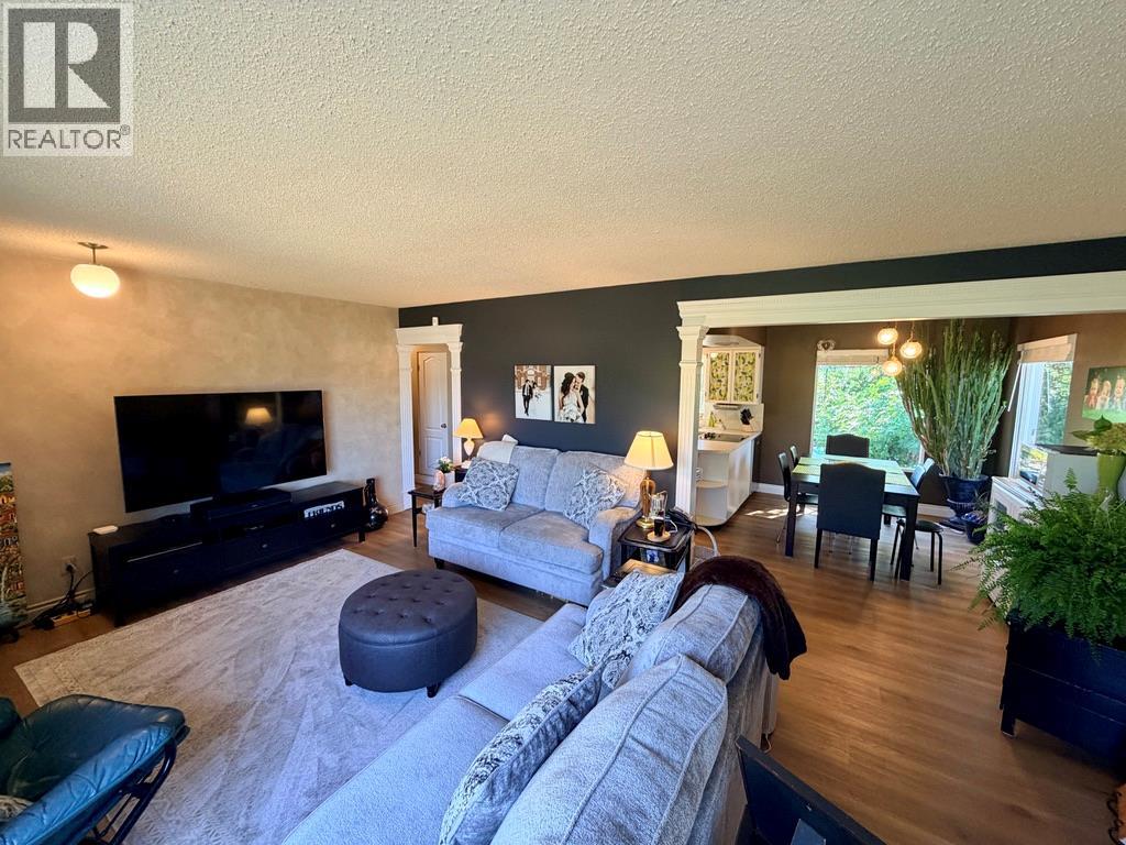 1045 93 Avenue, Dawson Creek, British Columbia  V1G 1E3 - Photo 11 - 10398862