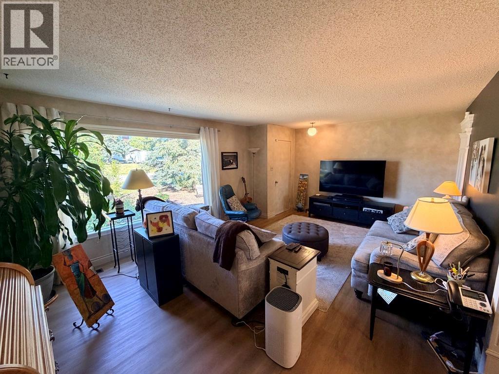 1045 93 Avenue, Dawson Creek, British Columbia  V1G 1E3 - Photo 10 - 10398862