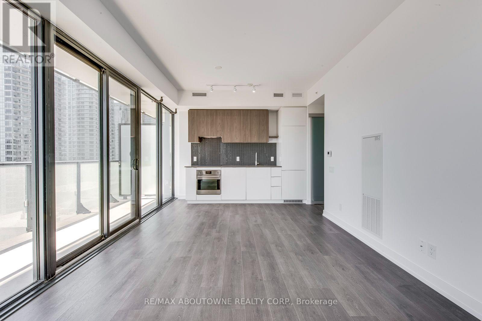 2010 - 161 Roehampton Avenue, Toronto, Ontario  M4P 0C8 - Photo 10 - C13720170