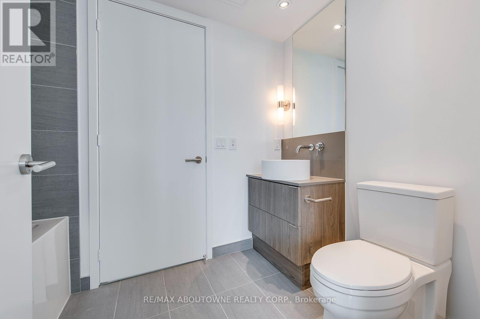 2010 - 161 Roehampton Avenue, Toronto, Ontario  M4P 0C8 - Photo 20 - C13720170