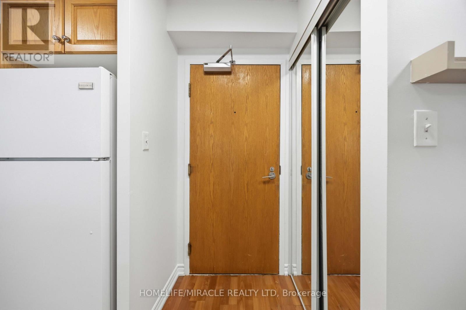 1010 - 7 Lorraine Drive, Toronto, Ontario  M2N 7H2 - Photo 5 - C13720174