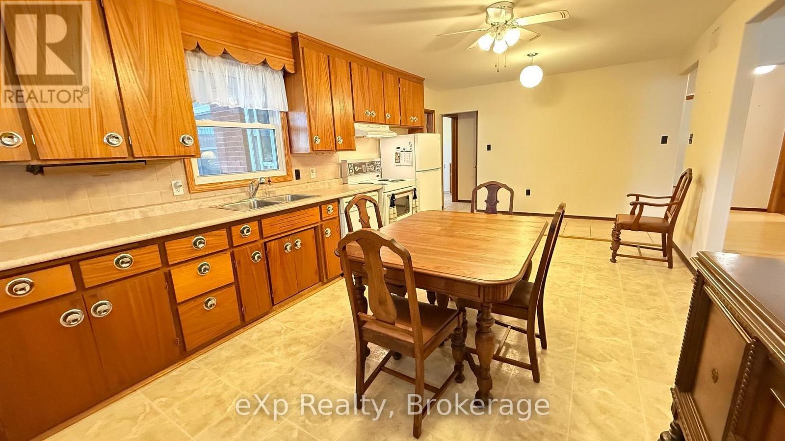 53 Maple Street, North Huron, Ontario  N0G 2W0 - Photo 10 - X13720146