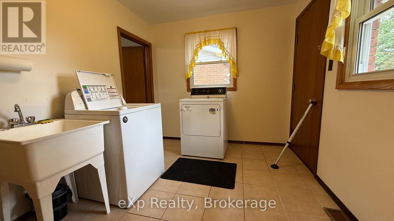 53 Maple Street, North Huron, Ontario  N0G 2W0 - Photo 13 - X13720146