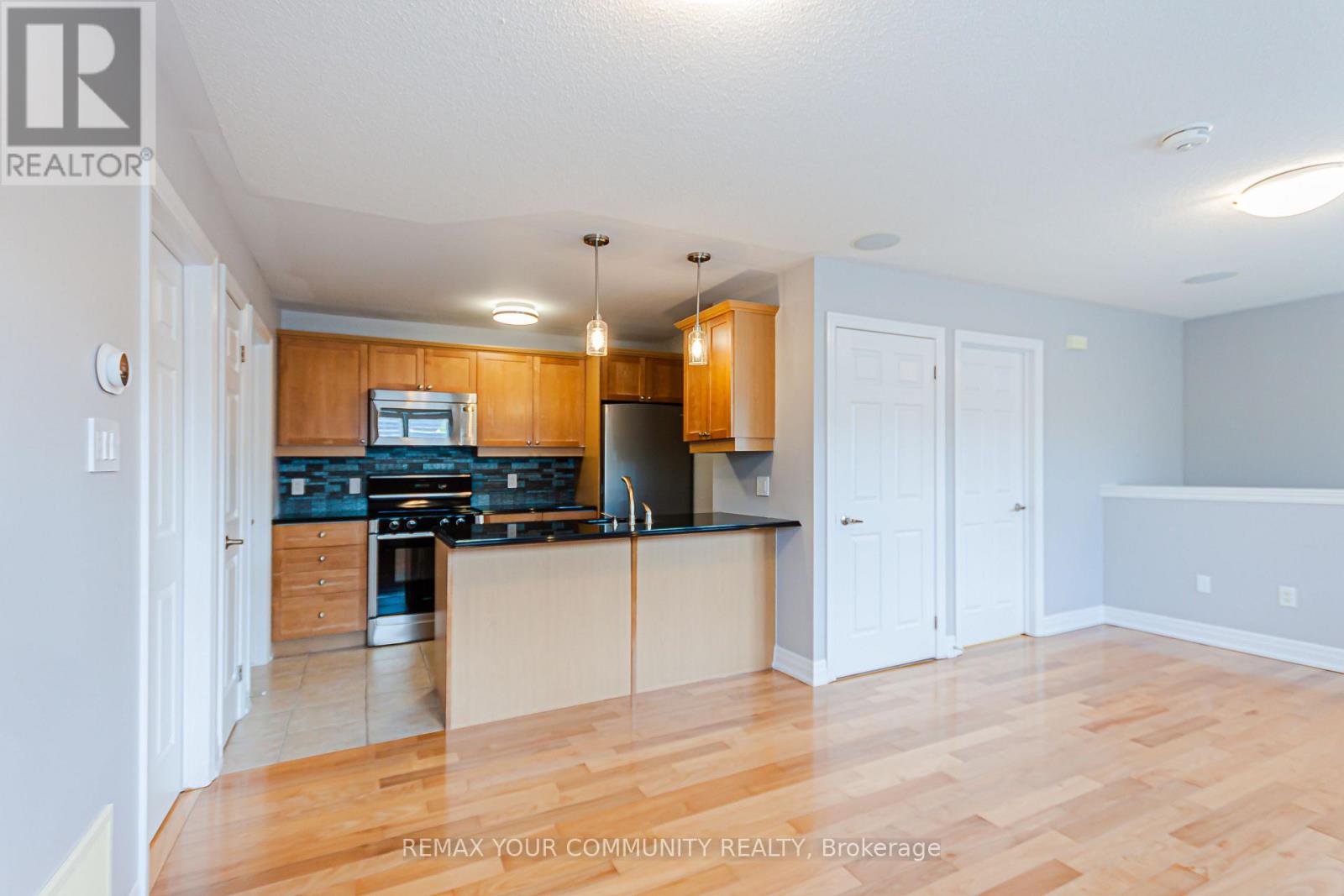 Coach House - 5 Chippenham Lane, Markham, Ontario  L6B 1L6 - Photo 10 - N13719978