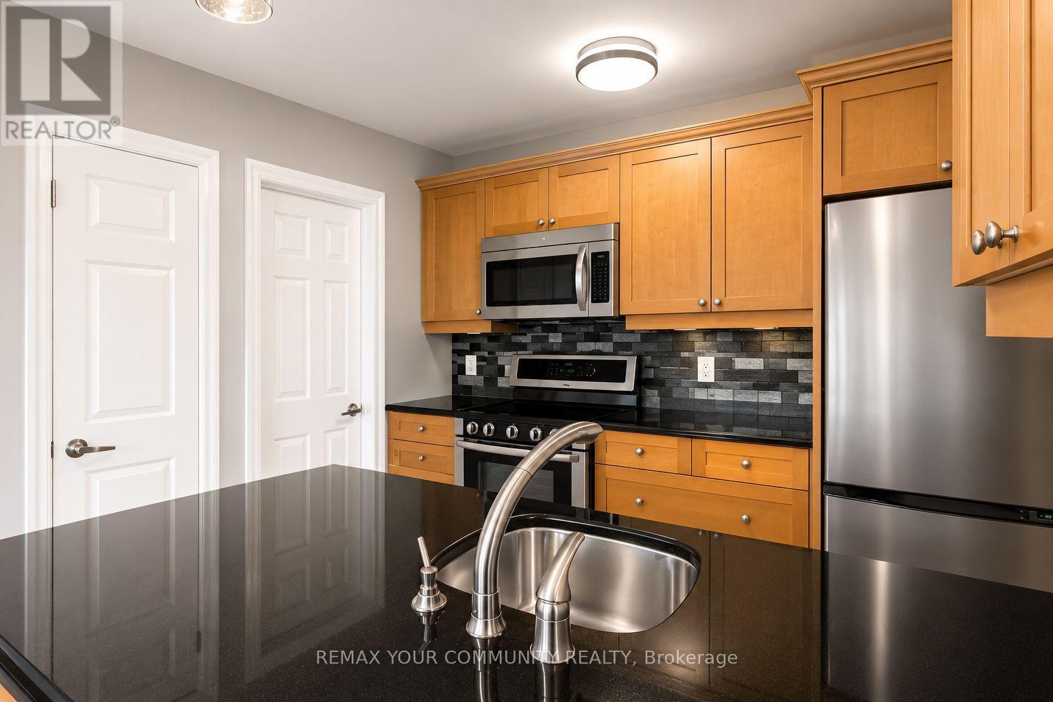 Coach House - 5 Chippenham Lane, Markham, Ontario  L6B 1L6 - Photo 12 - N13719978