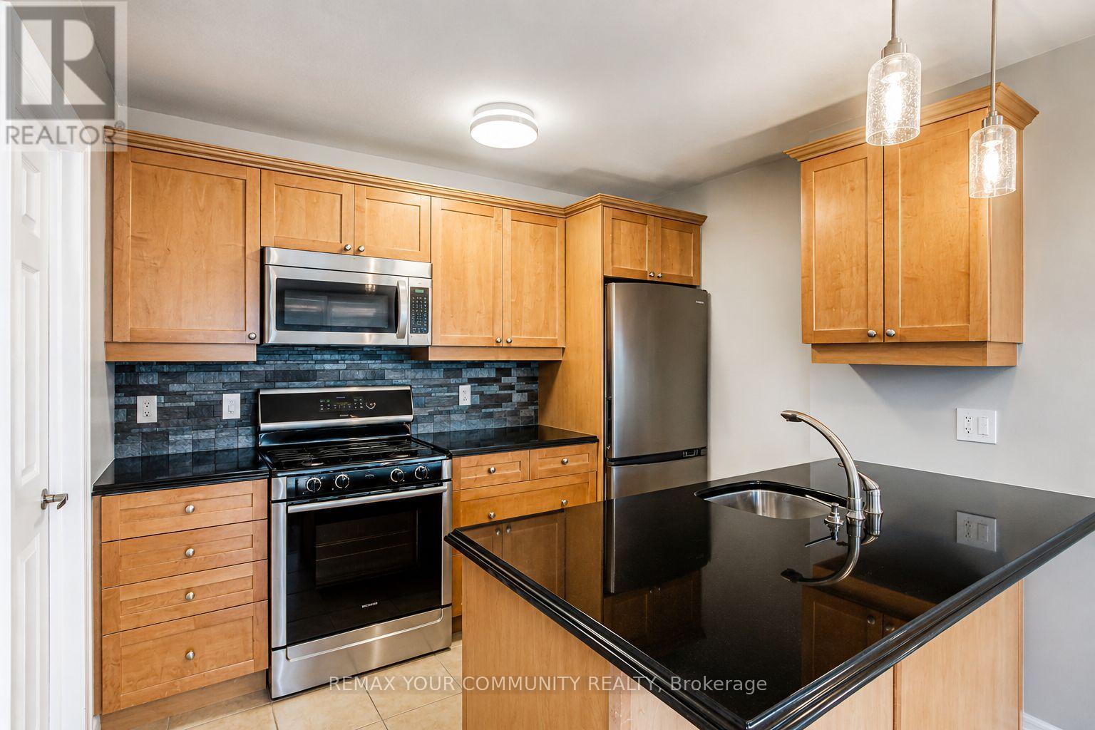 Coach House - 5 Chippenham Lane, Markham, Ontario  L6B 1L6 - Photo 11 - N13719978