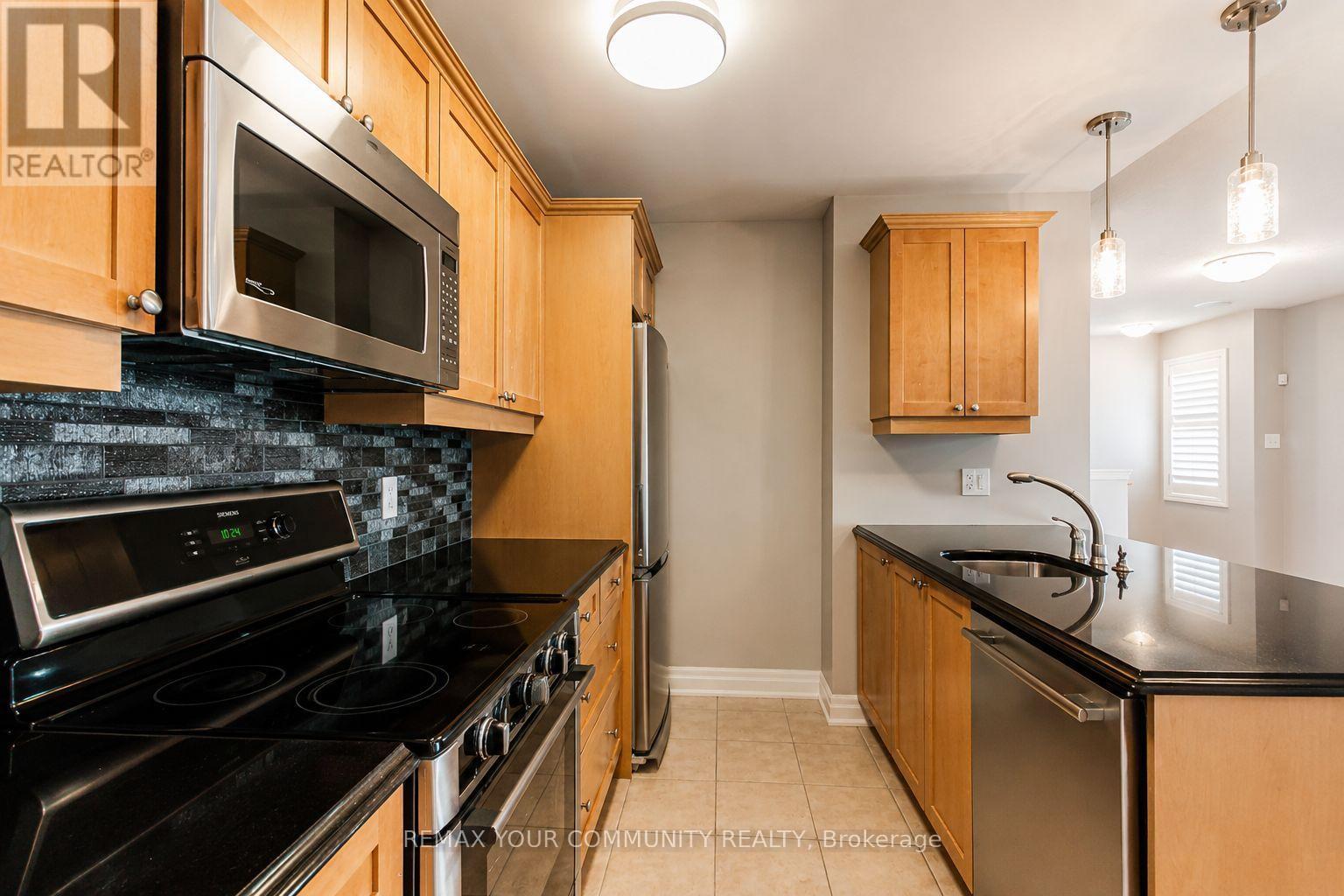 Coach House - 5 Chippenham Lane, Markham, Ontario  L6B 1L6 - Photo 13 - N13719978