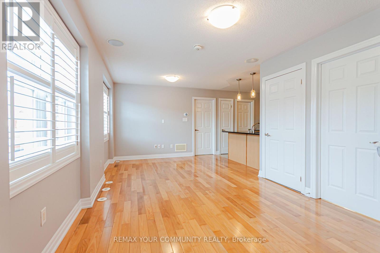 Coach House - 5 Chippenham Lane, Markham, Ontario  L6B 1L6 - Photo 6 - N13719978