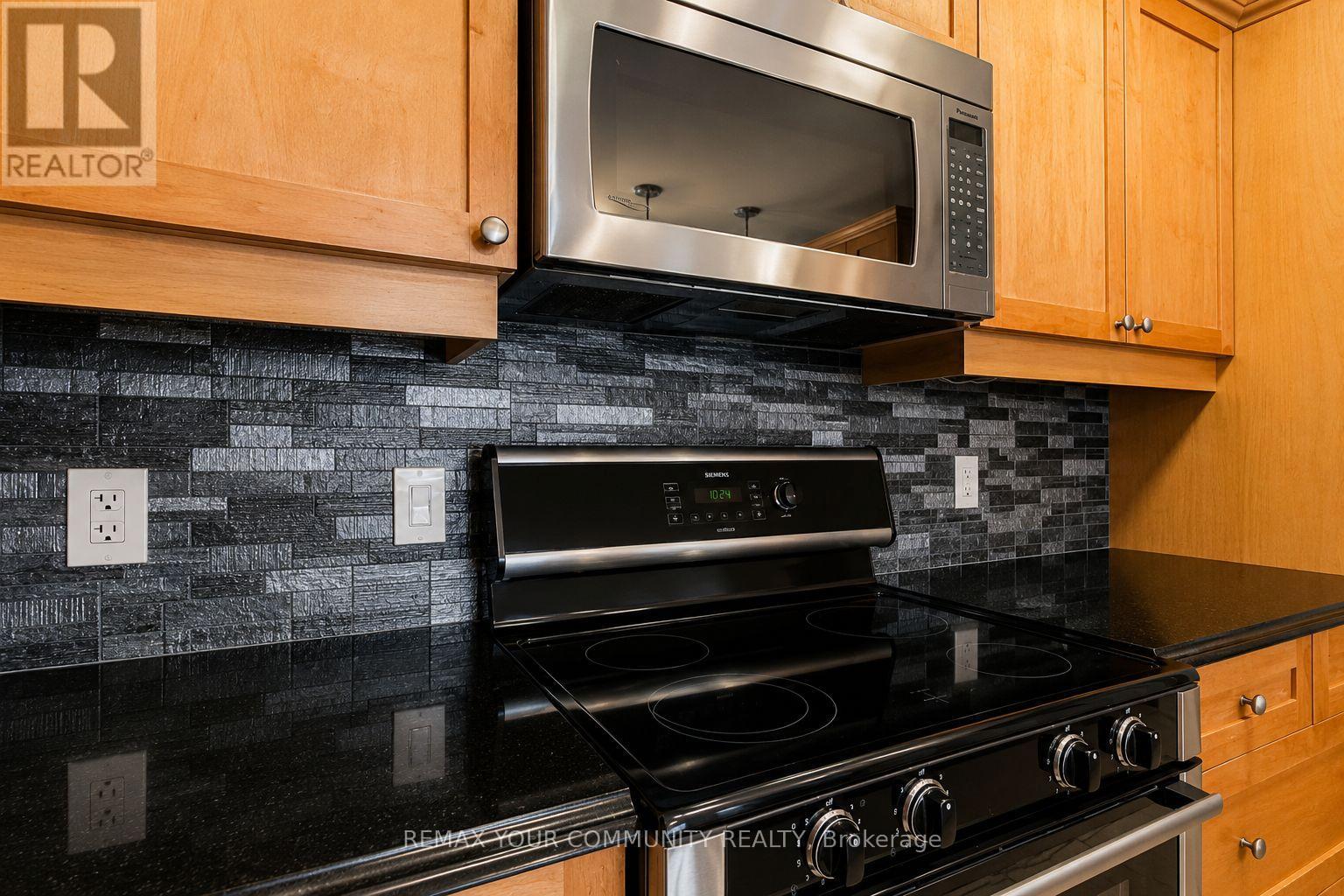 Coach House - 5 Chippenham Lane, Markham, Ontario  L6B 1L6 - Photo 14 - N13719978