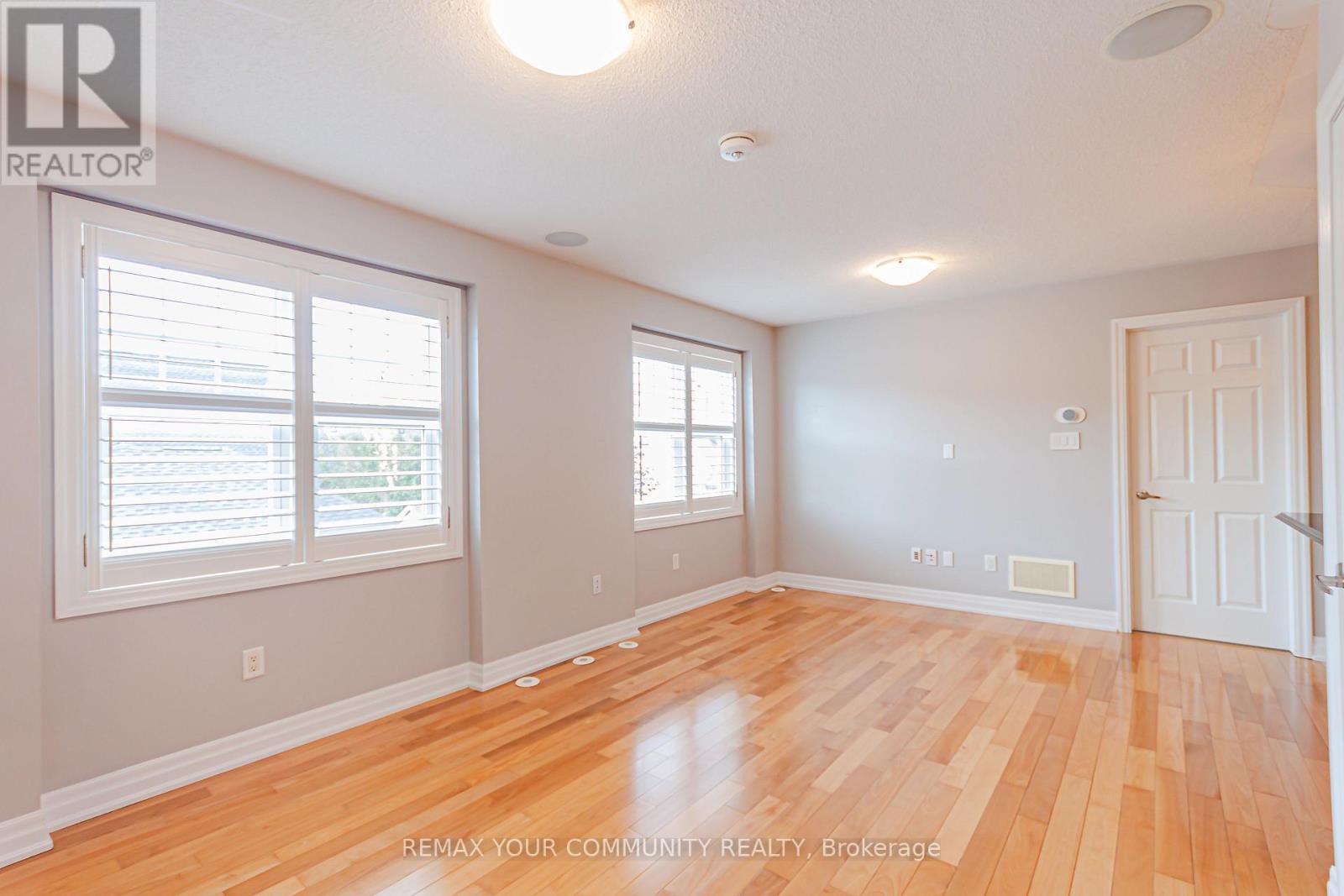 Coach House - 5 Chippenham Lane, Markham, Ontario  L6B 1L6 - Photo 7 - N13719978