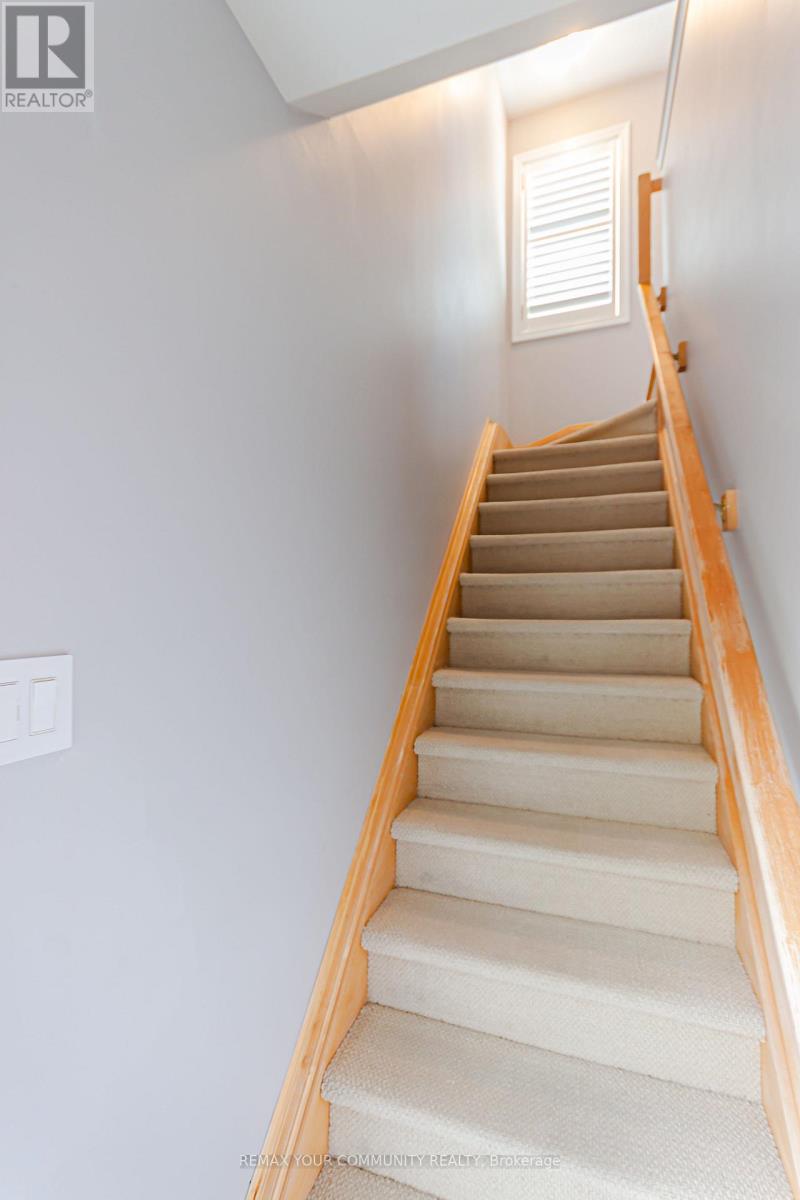 Coach House - 5 Chippenham Lane, Markham, Ontario  L6B 1L6 - Photo 5 - N13719978