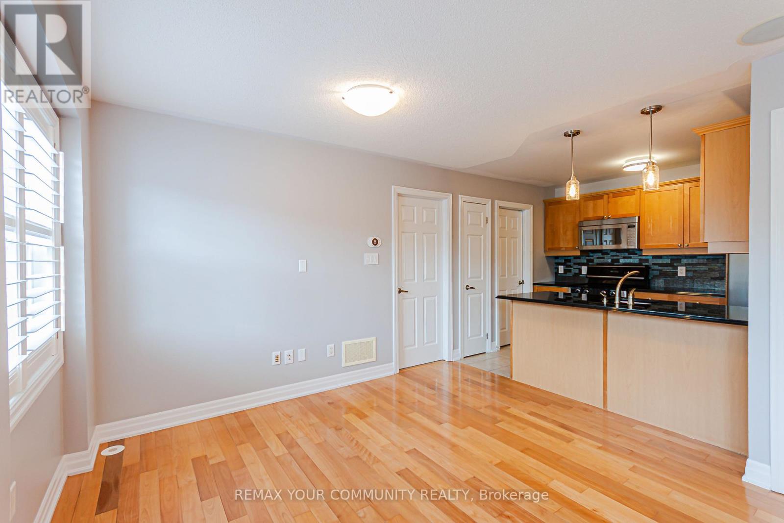 Coach House - 5 Chippenham Lane, Markham, Ontario  L6B 1L6 - Photo 8 - N13719978