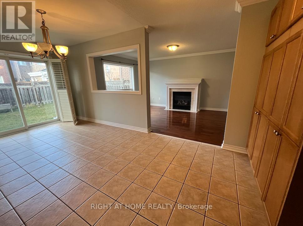 Main - 22 Amboise Crescent, Brampton, Ontario  L7A 2R2 - Photo 4 - W13720148