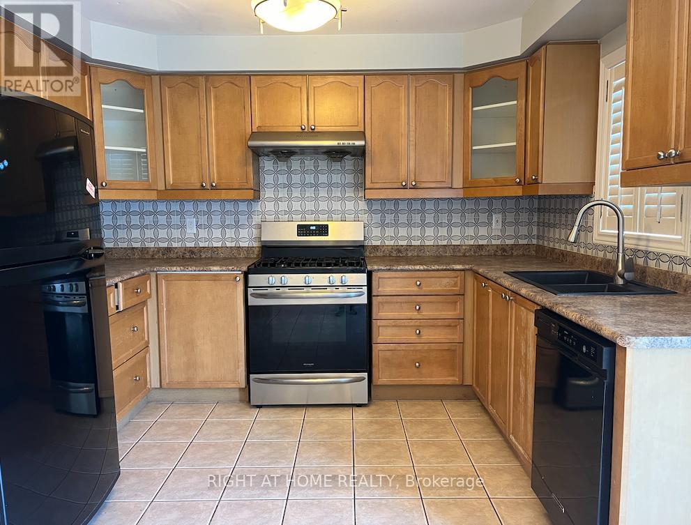Main - 22 Amboise Crescent, Brampton, Ontario  L7A 2R2 - Photo 5 - W13720148