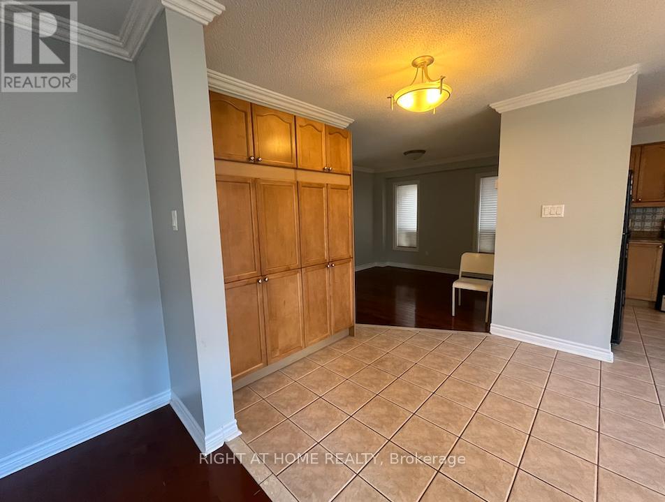 Main - 22 Amboise Crescent, Brampton, Ontario  L7A 2R2 - Photo 8 - W13720148