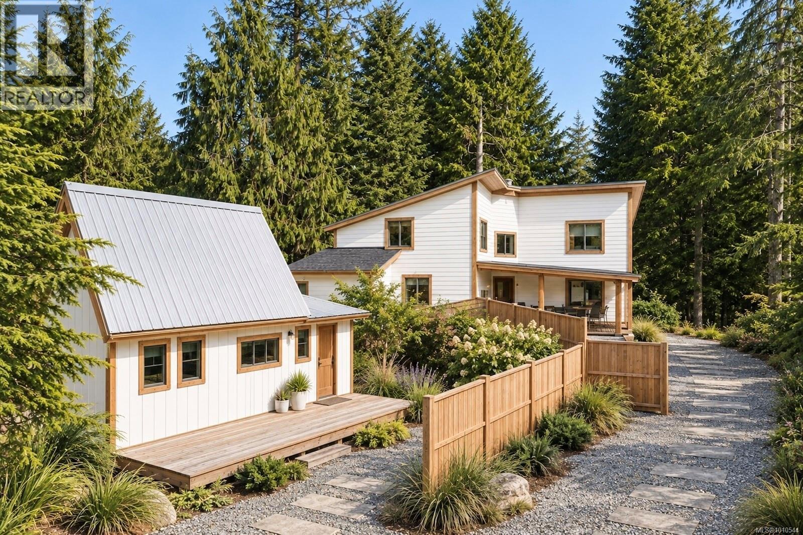 1316 Lynn Rd, Tofino, British Columbia  V0R 2Z0 - Photo 2 - 1010544