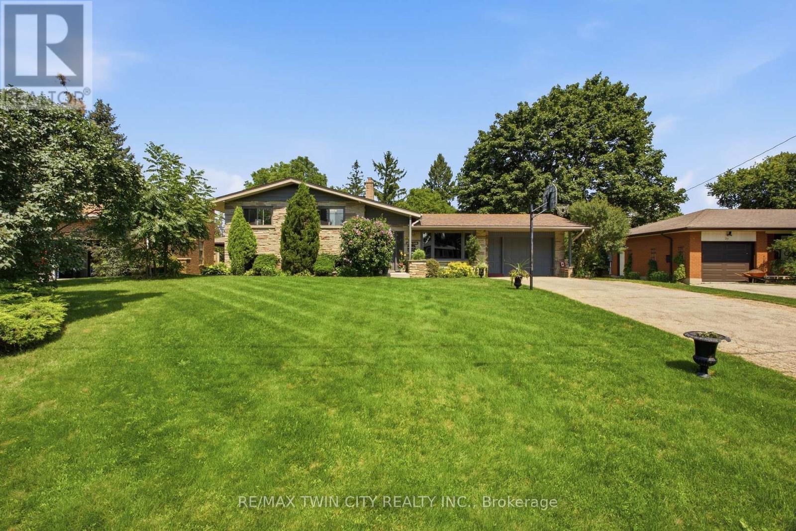 28 ALICE CRESCENT, Wilmot, Ontario