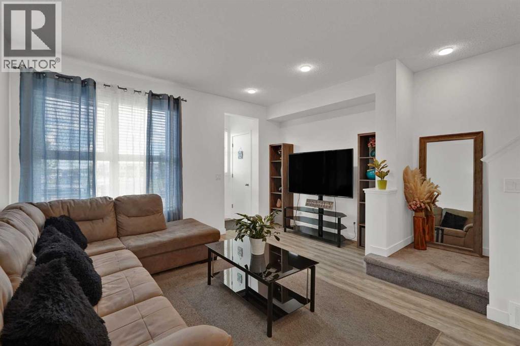 71 Savanna Park Ne, Calgary, Alberta  T3J 0Y8 - Photo 5 - A2327284