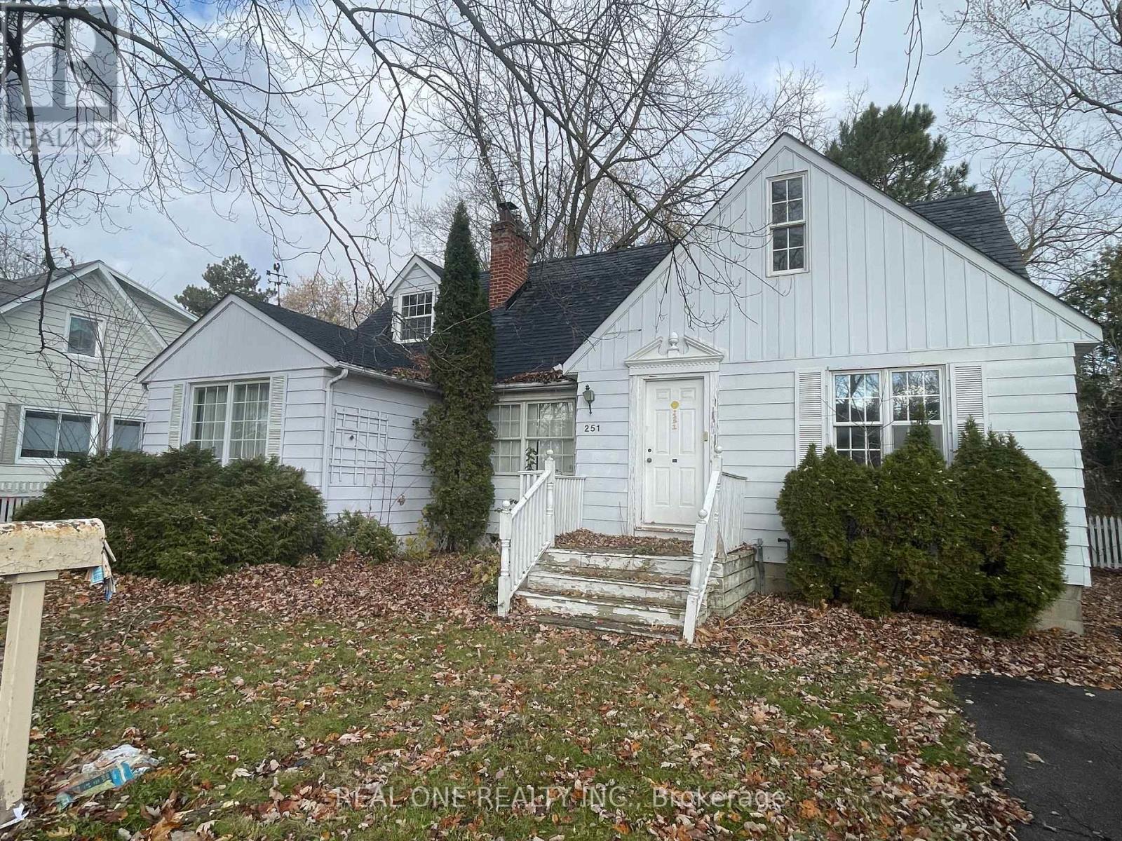 251 RICHMOND STREET, Richmond Hill, Ontario