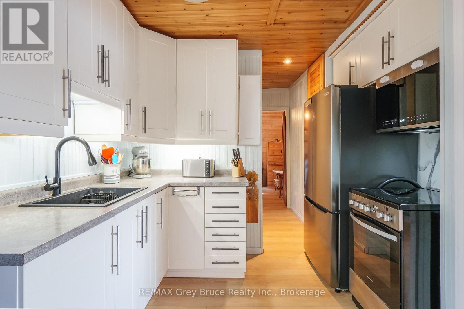 38 Maple Drive, South Bruce Peninsula, Ontario  N0H 1A0 - Photo 10 - X13720234