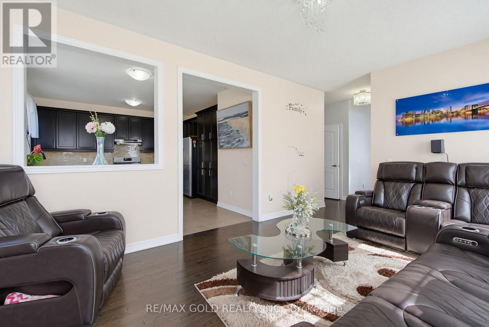 8 Zelda Road, Brampton, Ontario  L6R 3V9 - Photo 11 - W13717410