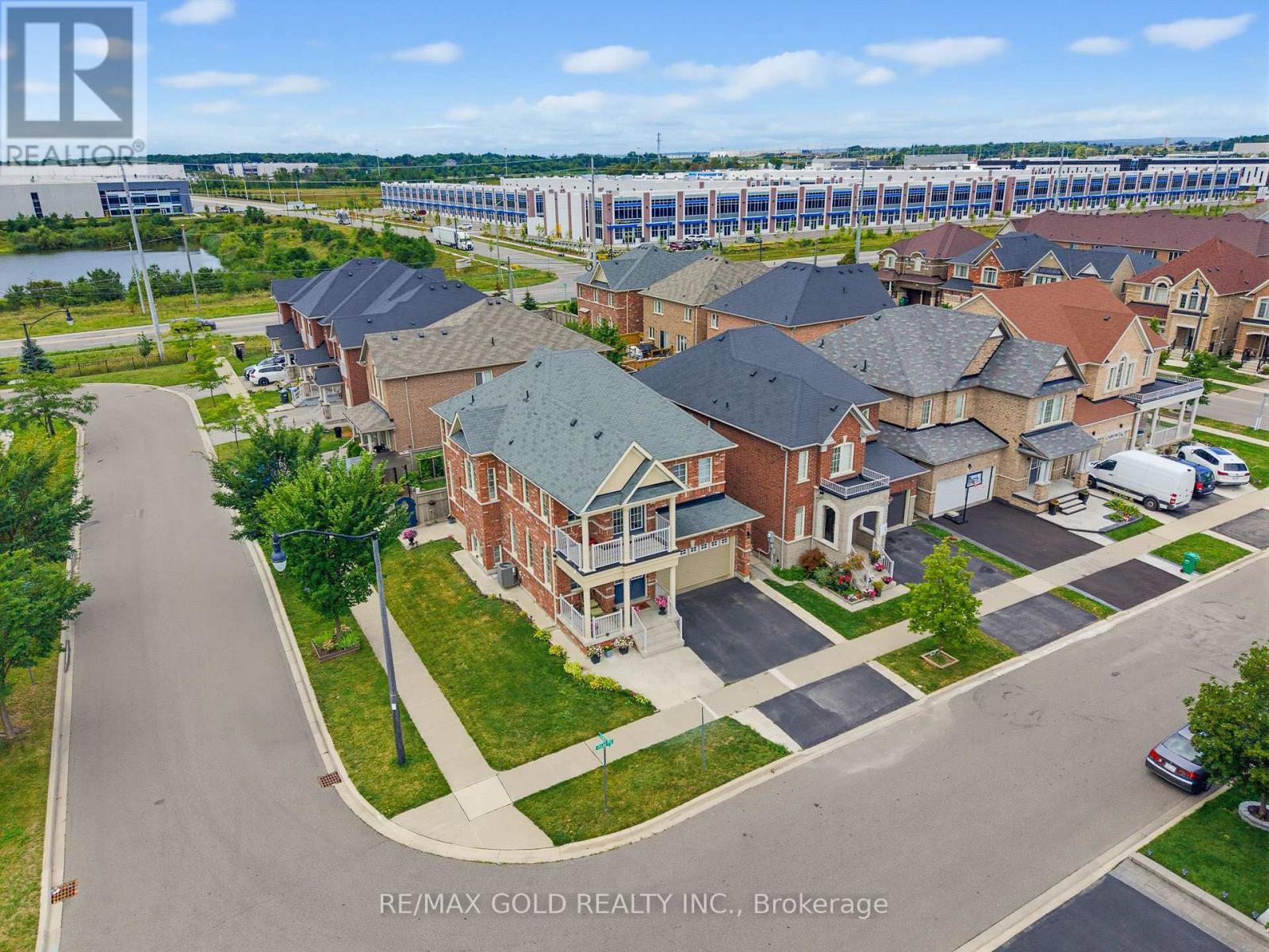 8 Zelda Road, Brampton, Ontario  L6R 3V9 - Photo 2 - W13717410