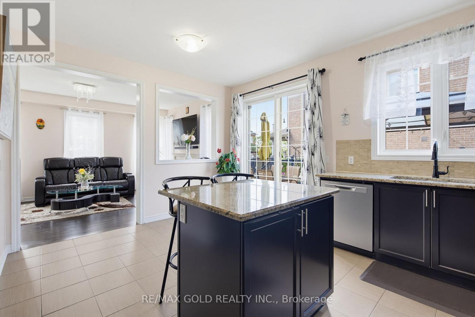 8 Zelda Road, Brampton, Ontario  L6R 3V9 - Photo 9 - W13717410