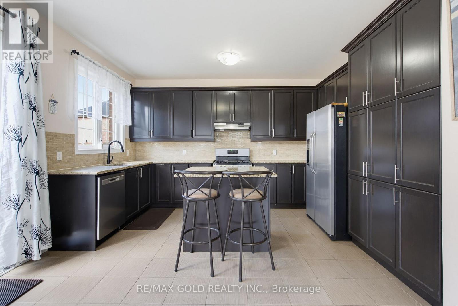 8 Zelda Road, Brampton, Ontario  L6R 3V9 - Photo 7 - W13717410
