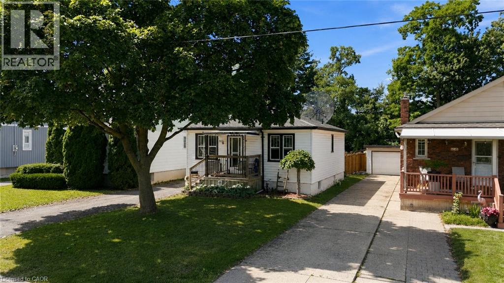 13 Prestwick Avenue, St. Catharines, Ontario  L2P 2E5 - Photo 2 - 40858720