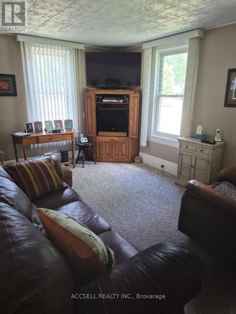 545 Broadway Street N, Plympton, Ontario  N0N 1T0 - Photo 6 - X13718750