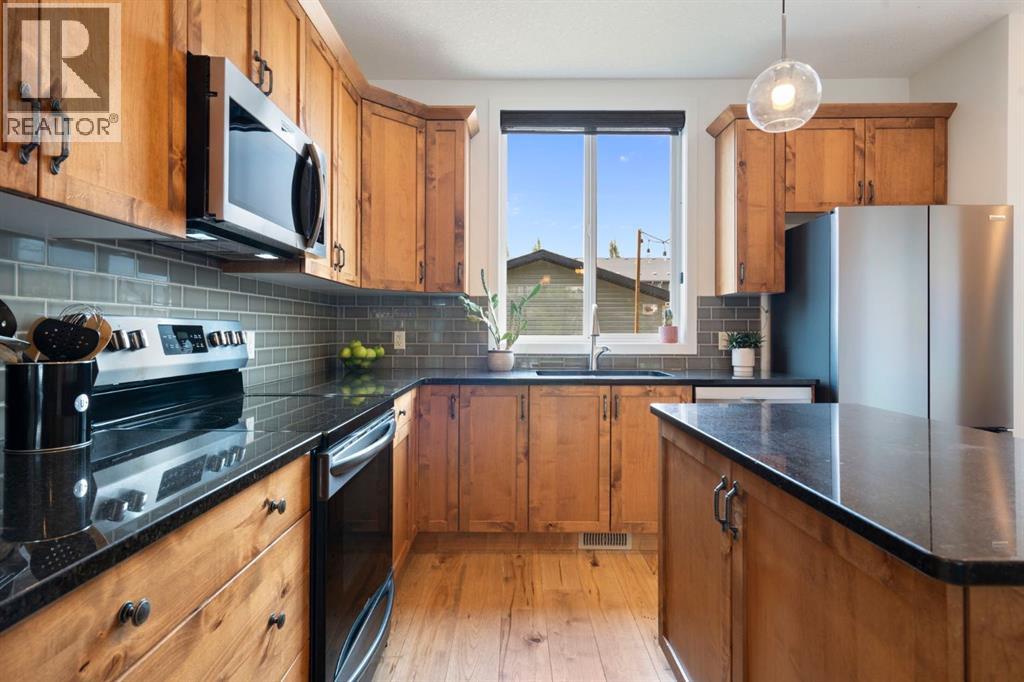 12 Fireside Burrow, Cochrane, Alberta  T4C 0T3 - Photo 5 - A2334944