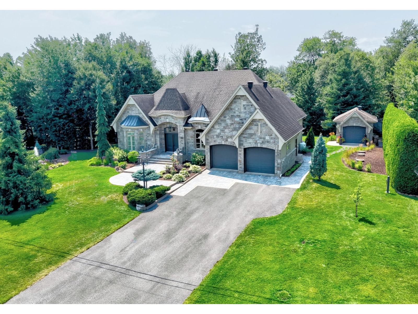 140 Rue Louis-Vadeboncoeur Saint-Charles-Borromée Quebec Canada J6E8H1 2